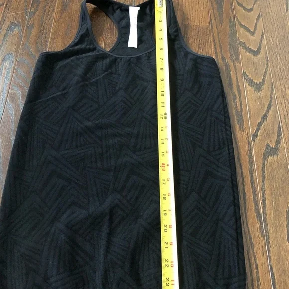 Fabletics Women’s S Olympus Seamless Razor Back Tank in Perfect Peak Black - EUC - Picture 5 of 9